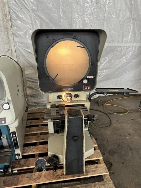 DELTRONIC DH214-612R OPTICAL COMPARATOR. STOCK # 0524323