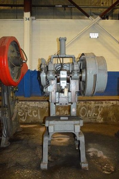 30 TON V &amp; O MODEL #30T OPEN BACK INCLINABLE SINGLE CRANK PRESS