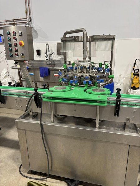 Zhangjiagang Bottling Line for Glass Bottles with Bottle Washer, Filler, Crowner, and Labeler