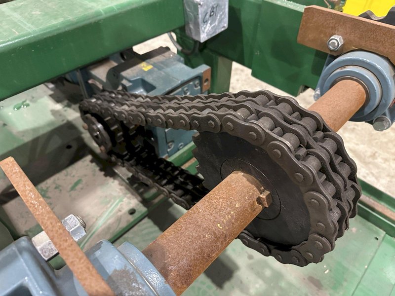 SWEED LOAD CLAMP &amp; TURNER / PACMAN FLIPPER SYSTEM WITH POWERED INFEED &amp; OUTFEED CONVEYORS: STOCK #22075