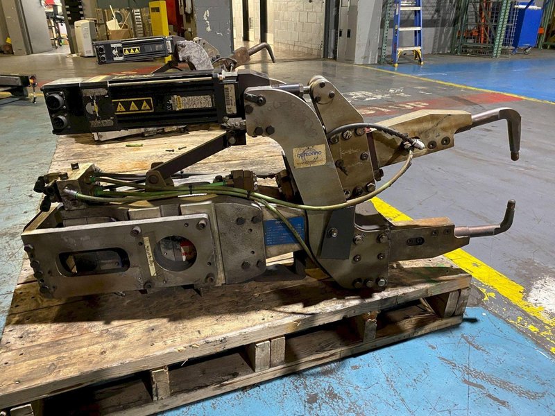 CENTERLINE CFSPIN-020-040-122 Pinch Type Weld Gun USED