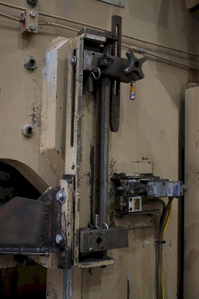 300 TON STANDARD HYDRAULIC C FRAME PRESS: STOCK #73994