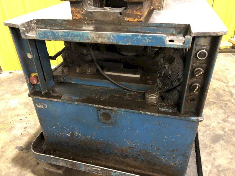 3" EAGLE MODEL #I/O - 77 - 4 LINE TUBE END FORMER: STOCK #18181