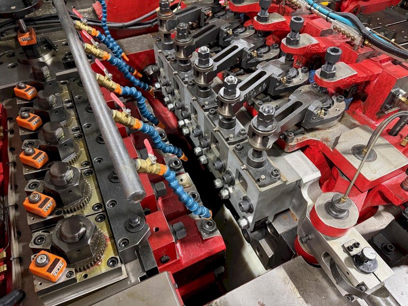 Chun-Zu Model CBP-165S Five Die Bolt Former