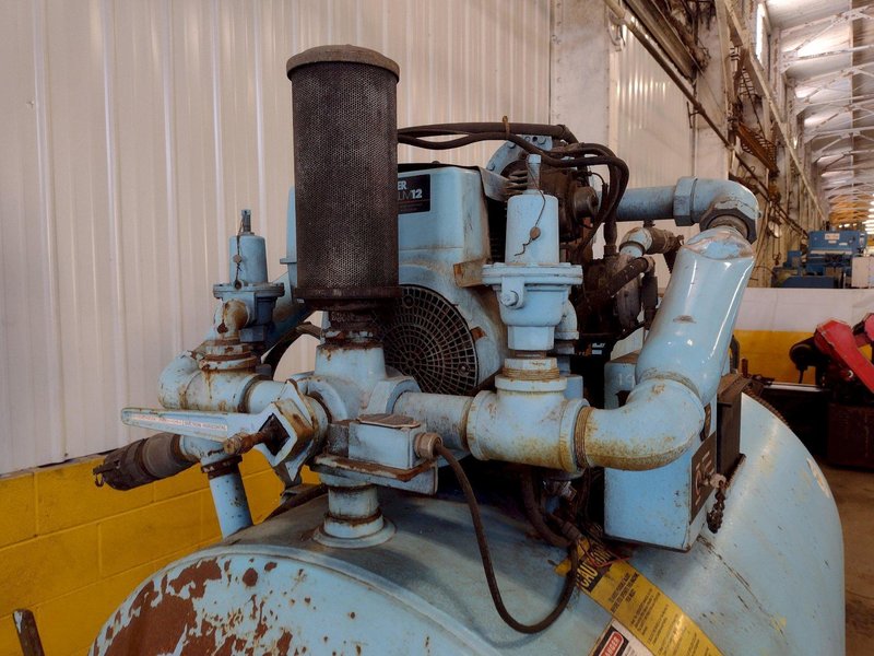200 GALLON YELLOW BELLIED KOHLER GAS POWERED ROLLING HYDRAULIC OIL VACUUM SUMP SUCKER CART: STOCK #16072