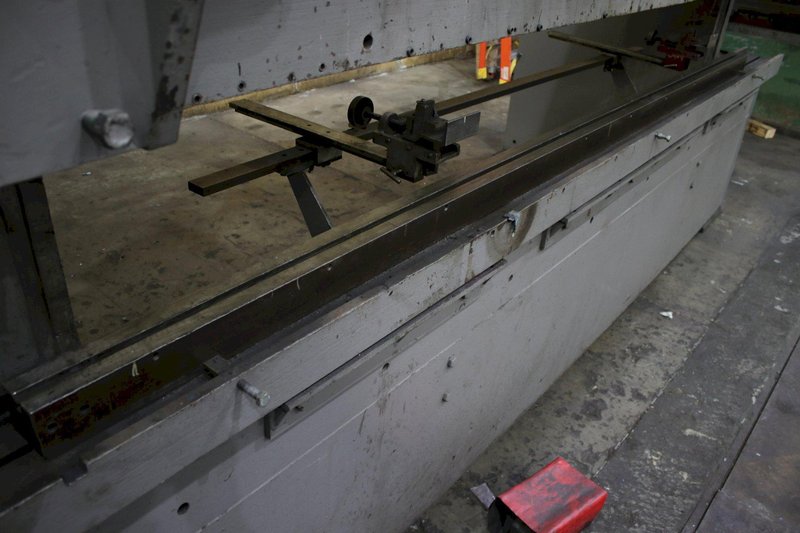 175 TON X 11' HTC HYRDRAULIC PRESS BRAKE: STOCK #70839