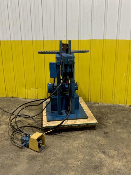2 HP RICHARDS VERTICAL / HORIZONTAL RAM-TYPE HYDRAULIC BENDER: STOCK #16193