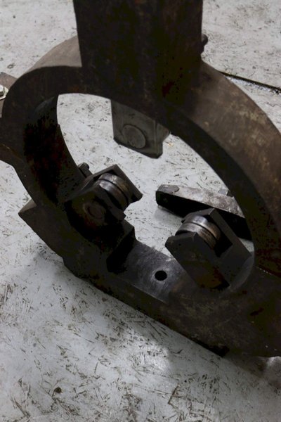 19" 3 POINT ROLLER TYPE STEADY REST:  STOCK #68325
