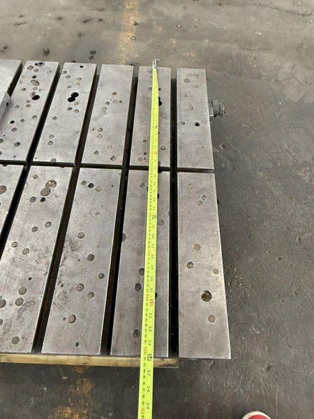 36" X 29-1/2" DEVLIEG E-TABLE. STOCK # 0238025