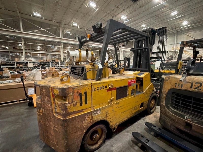 22,000 LBS ROYAL MODEL #TA220 LP GAS FORKLIFT: YOBRO #26400