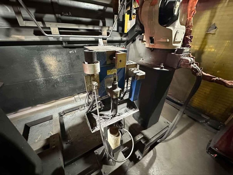 Yaskawa Motoman ERCR-UP6-RB00 Robot Arcworld 6200 Weld Cell, 1999