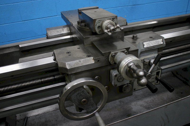 18" X 60" STANDARD MODERN ENGINE LATHE: STOCK #76247