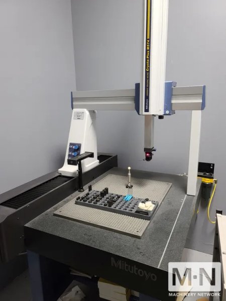 Mitutoyo Crysta-Plus M574 CMM