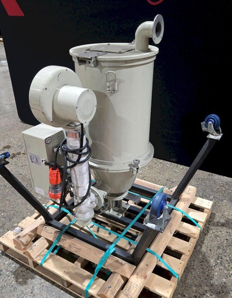 YANN BANG HD-T-50-3L HOPPER DRYER USED/DAMAGED CASTER 415V
