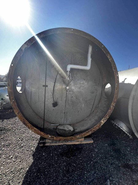9,000 Gallon SS Vertical Tank