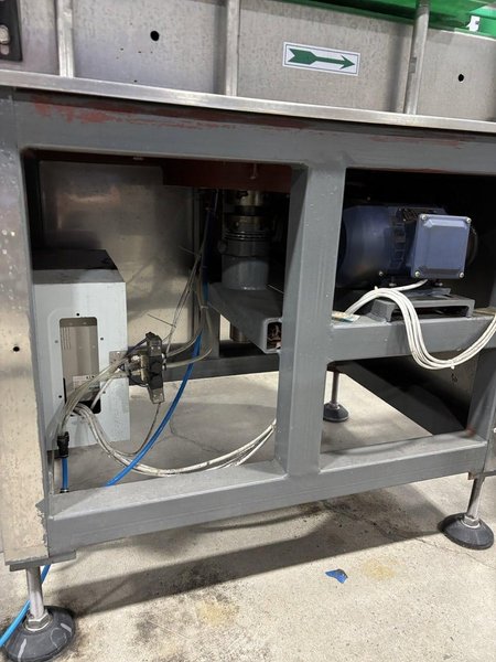 Zhangjiagang Bottling Line for Glass Bottles with Bottle Washer, Filler, Crowner, and Labeler