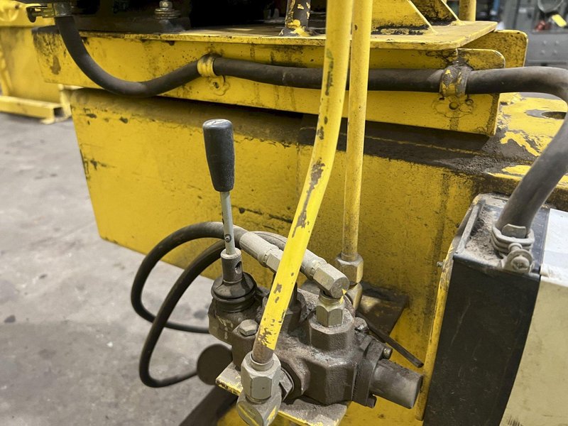 144" WIDE HYDRAULIC CLAMPING FIT-UP TACKING PRESS, FOR WELDING I-BEAMS: STOCK #19478