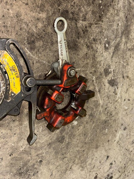 2" OSTER MODEL #702 PIPE THREADER WITH RIDGID HEADS: YOBRO #24575