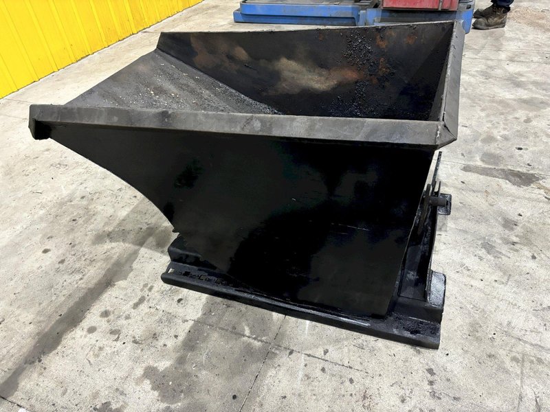 1/2 CU. YARD x 4,000 LBS CAPACITY APEX SELF DUMPING BIN HOPPER: STOCK #21814