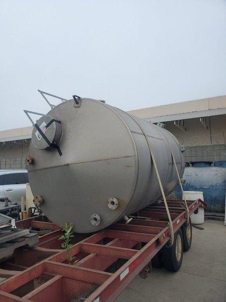 2,800 Gallon Stainless Steel Tank with Inside/Outside Access Ladder