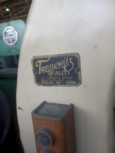 TANNEWITZ GH VERTICAL BANDSAW. STOCK # 0904024