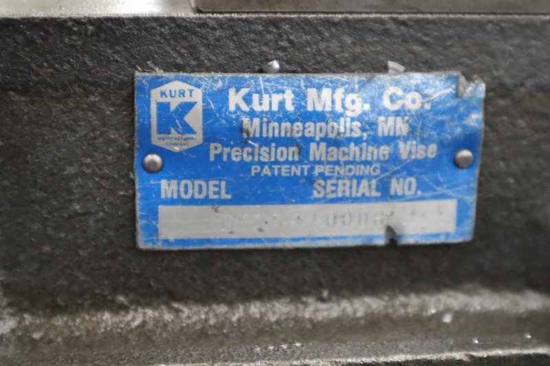 Kurt D-675 6" Machine Vise, Steel Jaws, Handle- Auction Item