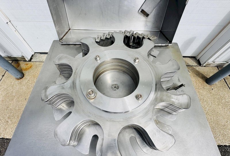 Urschel Laboratories Inc.  |  10 Station Semi-Automatic Rotating Onion Slicer