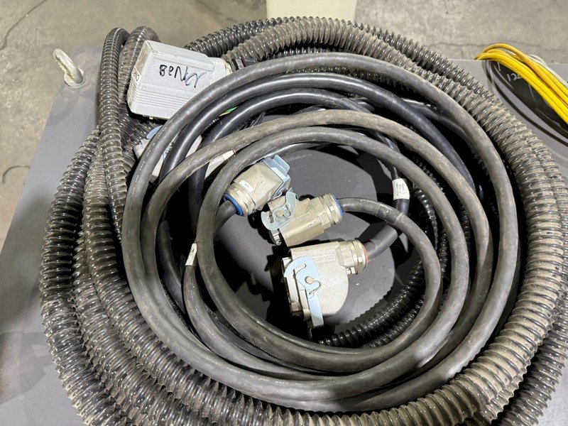 YASKAWA MOTOMAN-MH24 w/ DX200 Controller USED