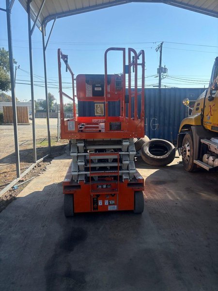 Snorkel S4732E Aerial Lift, 2023