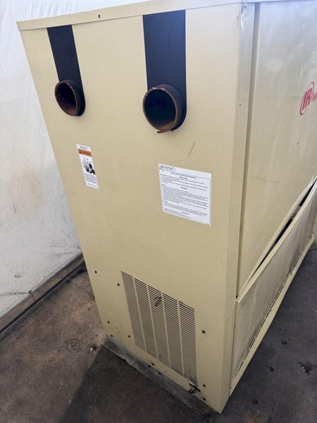 1,000 CFM INGERSOLL RAND NVC1000A400 REFRIGERATED COMPRESSED AIR DRYER. STOCK # 0888325
