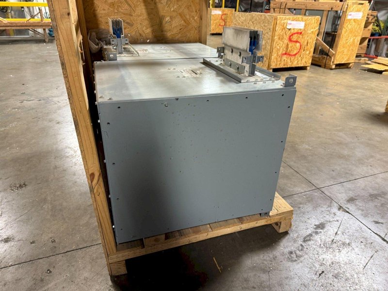 ABB 2500A Spectra Series Copper End Tap Box INDR, 600V, 3PH, 3WG NEW