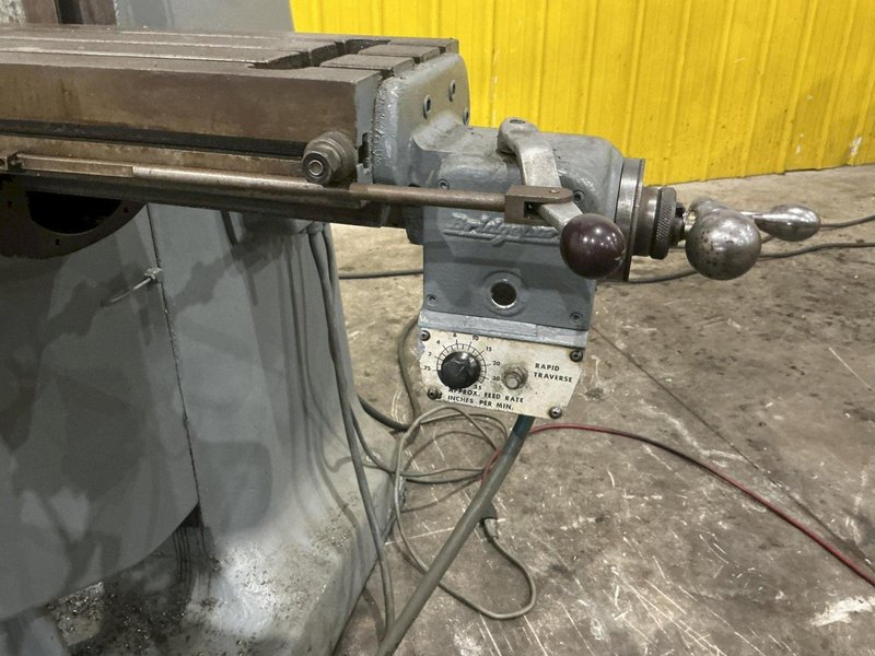 1.5 HP BRIDGEPORT TAM TYPE KNEE MILL: YOBRO #25983