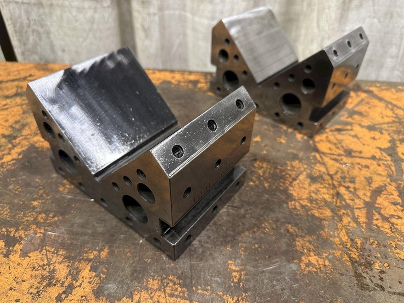 1 SET OF 6" X 3" SADDLE  V BLOCKS: BLOCK: STOCK #77840