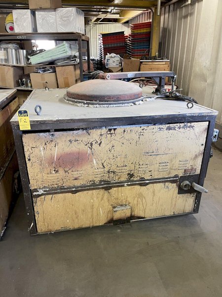 Thermtronix model lsf900 900# stationary melting furnace s/n 961316 with lid and controls