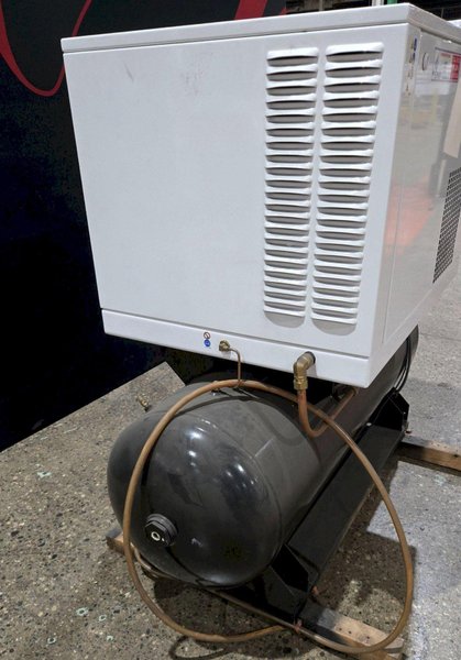 GARDNER DENVER HER7F-8 RECIPROCATING AIR COMPRESSOR 7.5HP 80GAL USED