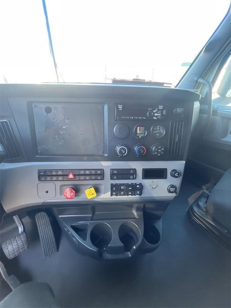 2021 Freightliner Cascadia 1FUJHHDR2MLML7306