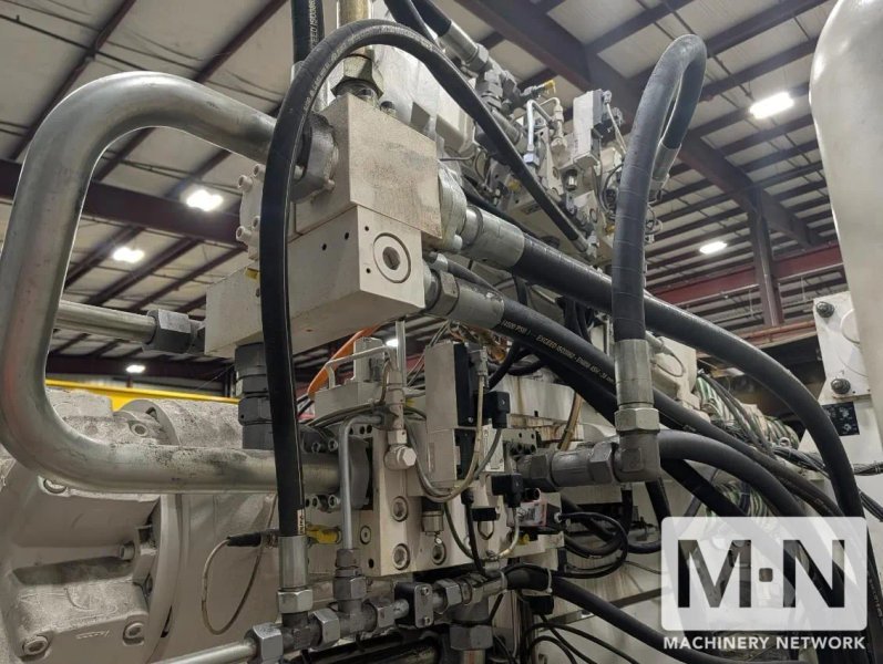 650 TON KRAUSS MAFFEI MODEL CXZL 650-3000/1400/750  THREE SHOT INJECTION MOLDING MACHINE MFG 2010