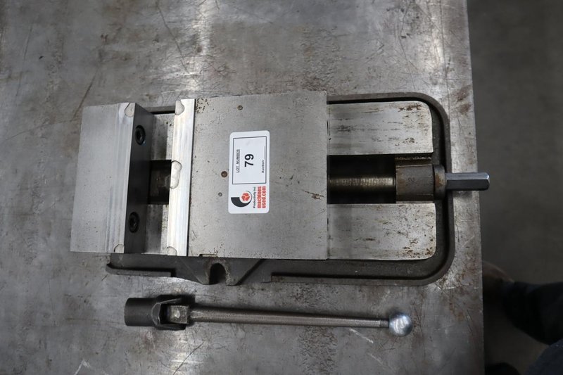 Kurt D-80 8" Machine Vise, Steel Jaws, Handle- Auction Item