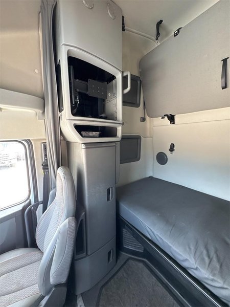 2022 Volvo VNL64T 760 4V4NC9EH9NN602667