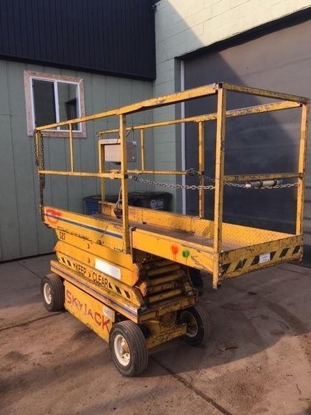 18' SKYJACK MAN LIFT STOCK #2957