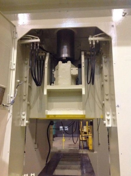 KOMATSU 220 TON ECCENTRIC GEAR 2 PT SS PRESS, STOCK# 13406J