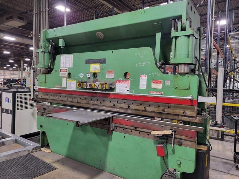 Cincinnati 135 Ton X 10′ Press Brake, CB135, 12′ overall