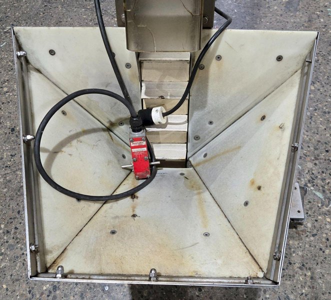 AUTOMATIC FEEDER 14-14191 VERTICAL CONVEYOR 36″ * 96″ USED