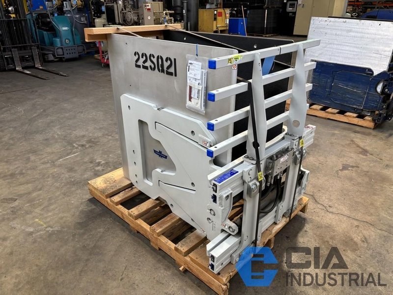 2022 - NEW NEVER USED 2,500 LB. CASCADE MODEL 14J-CCS-2A-0074 HYDRAULIC CARTON CLAMP ATTACHMENT