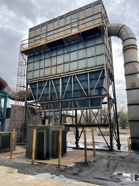 Top access pulse bag dust collector with screw discharge, 300 hp motor and New York blower model 49rts s/n j00641-100, ratd at approx. 60,000 cfm
