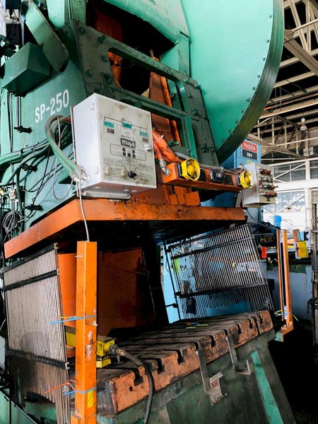 250 TON VERSON 12 F OBG INCLINED GAP FRAME PRESS. STOCK # 0507719