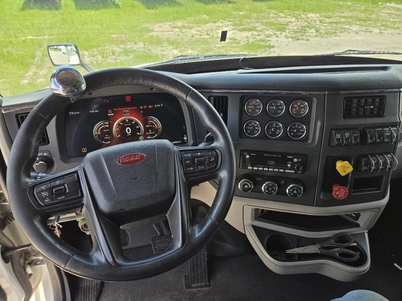 2023 Peterbilt 579 1XPBD49X7PD871368