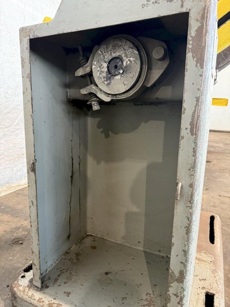2,500 LB X 12" AMERICAN MODEL 60 UNCOILER. STOCK # 0884825