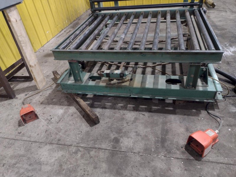 60" x 48" ROACH LIFT &amp; TILT UPENDER / TABLE WITH ROLLER CONVEYOR, 115 VOLT &amp; AIR: YOBRO #24709