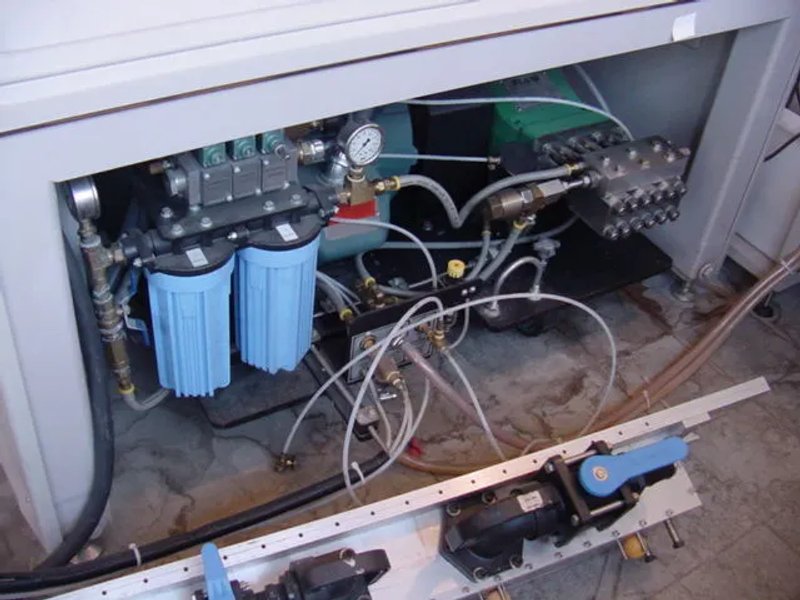 1998 FLOW BENGAL 2' X 4' | Waterjet Cutters